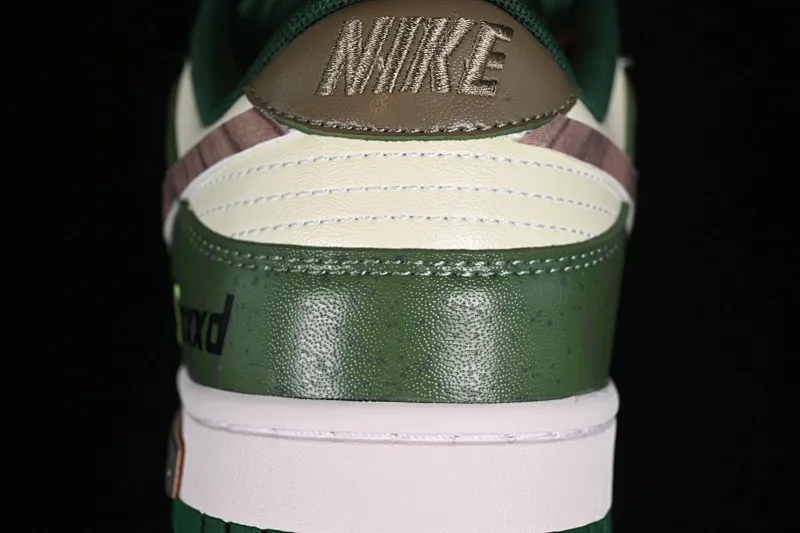 All Categories Nk SB Dunk Series Nk SB Dunk Low Low-top Sneakers Nk Dunk Low Panda Prank-Street Racing Lightyear Distressed SB Strappy Low-top Casual Sneakers DD1391-300